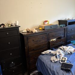 Dressers Snd Cal King Box Springs