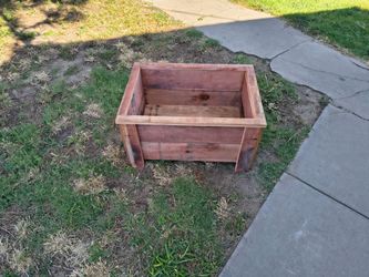 Redwood Planter Box. L24¼".  W19¾"  H14½"