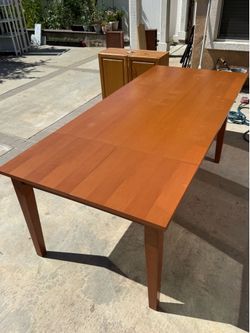Extendable Dinner table , solid wood ! Dining table