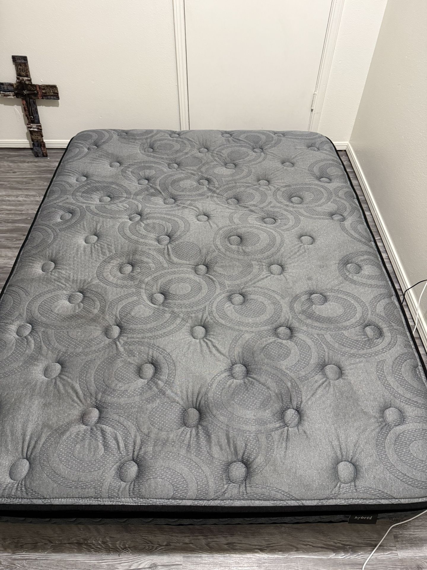 Hybrid Queen Mattress 