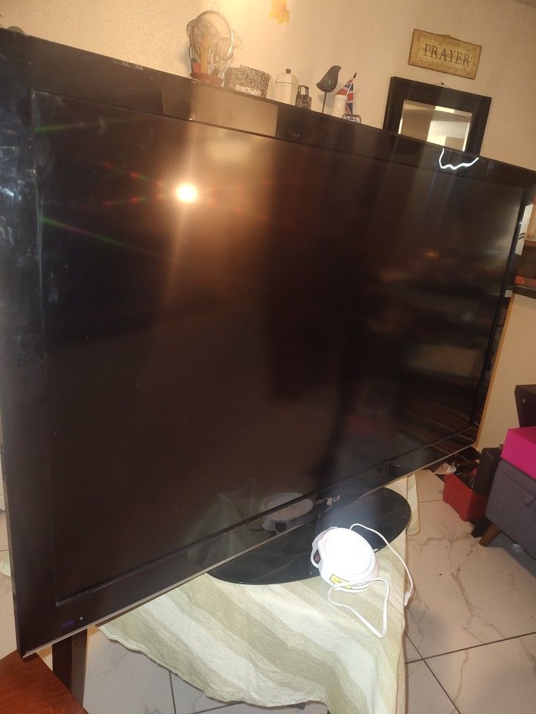 47 Or 50 Inch LG TV Cheap Holiday Gift