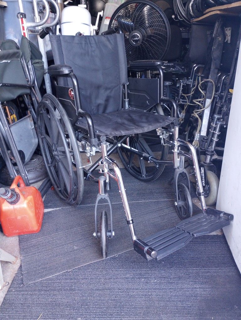 ADVANTAGE WHEELCHAIR 16" WIDTH REGULAR FOOTREST
