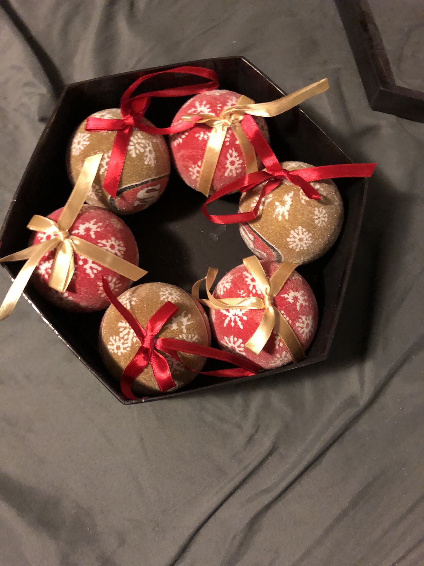 BRAND NEW 49ERS LIGHT UP ORNAMENTS IN CASE- PACK OF 6