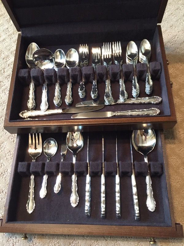 Silverware, vintage Oneida 1881 Rogers pattern 57 pieces with box