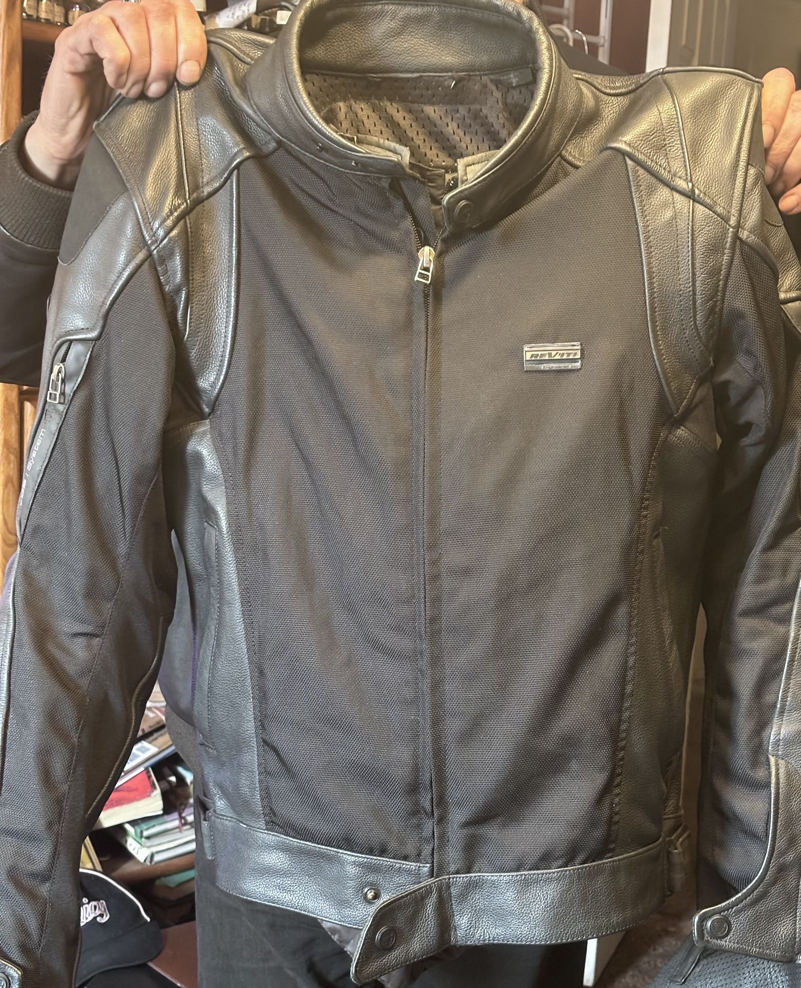 REV’IT MOTO SPORT MEN’s LEATHER MOTO JACKET