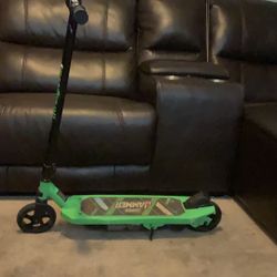 Hyper Jammer Electric Scooter It Goes 10 Mph and It Comes With A Charger For It To And Don’t Forget To Look At Description On The Bottom