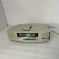  White Bose Wave Music System AWRCC2 AM/FM Radio CD Player w/ Remote Working  