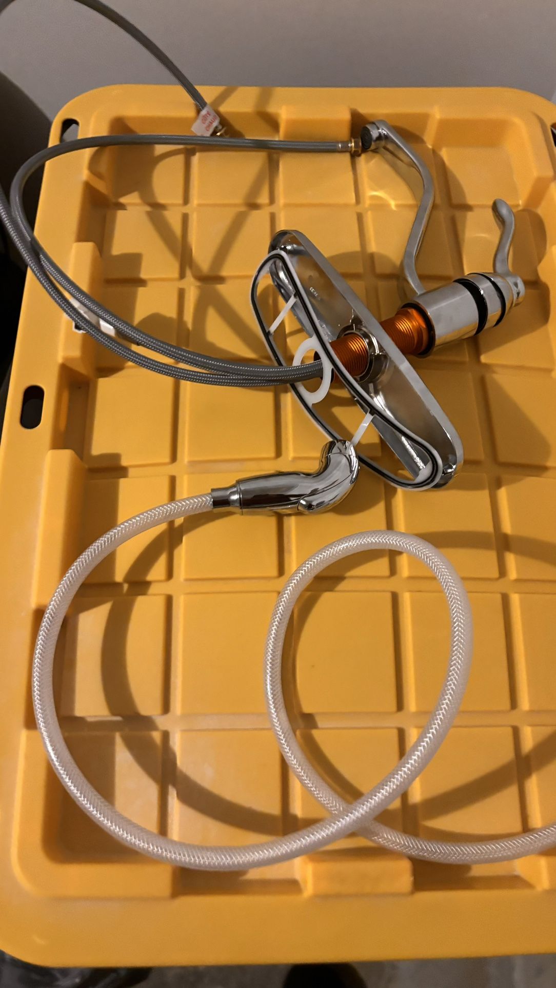 Brushed nickel Kitchen Faucet And Pull Out Sprayer