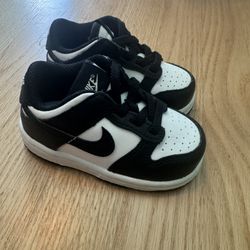 Nike Dunks / Panda (Toddler size 5)