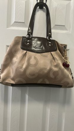Coach. Shoulder And Hand Bag.
