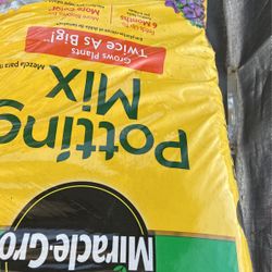 Miracle Grow  Potting Mix  50 Qrts