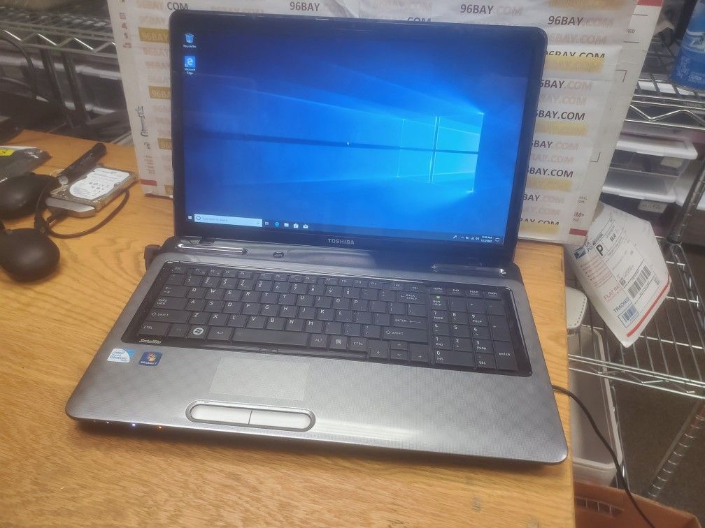 TOSHIBA SATELLITE L775 WITH 17.3 SCREEN (D1015)