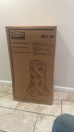Rubbermaid mobile barrier