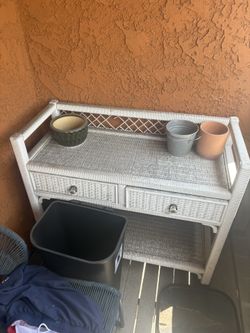 Table/dresser