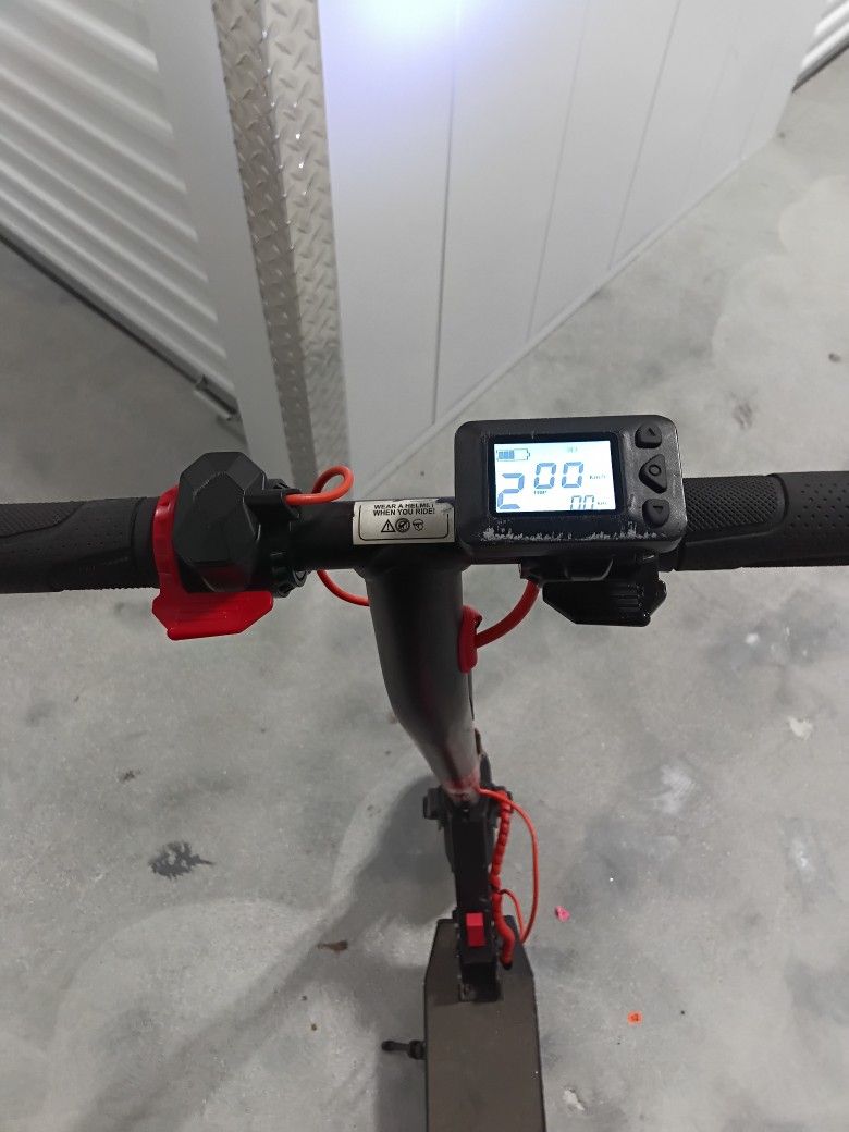 Skute Electric Scooter 