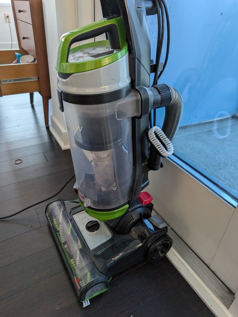 Bissell Vacuum With All Attachments Barely Used
