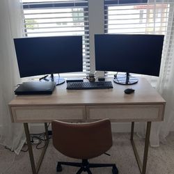Desk w. Chair 