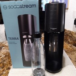USED ONCE, TERRA SODA STREAM SPARKLING WATER MAKER 