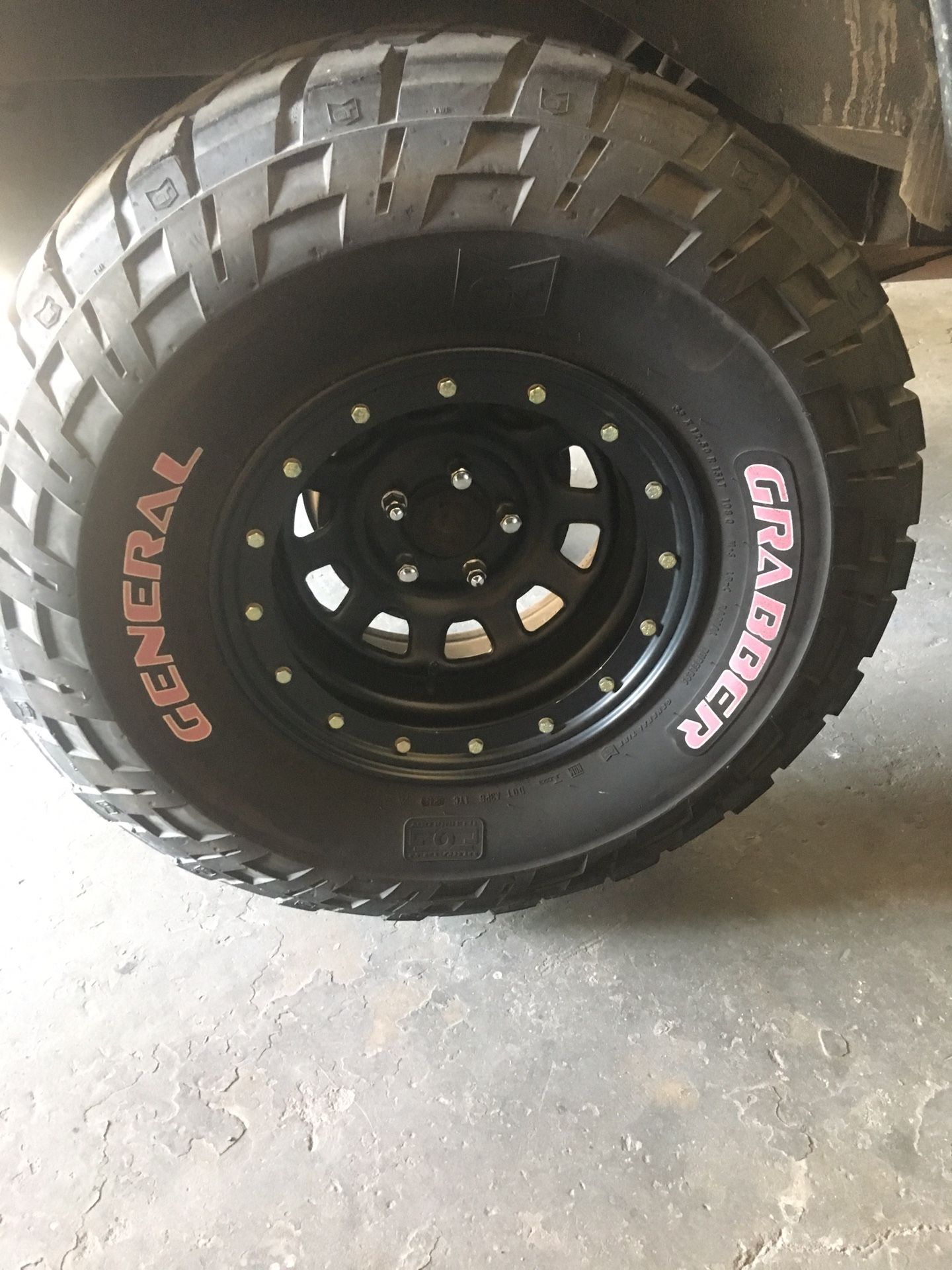 33-12.50r15 general grabber tires. 300. No rim