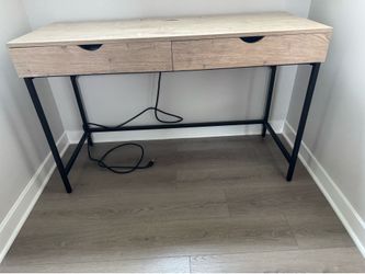 COMPUTER DESK