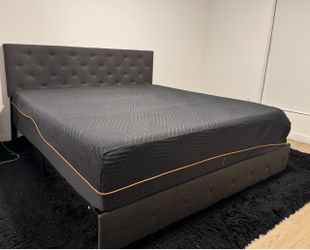 King Size w/ Memory foam Mattress 14 inch king size