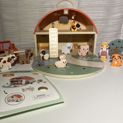 Wooden Farm Dollhouse NEW