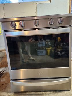 Whirlpool Gas Stove/oven Model#w11095707b Convection ,Bluetooth Capabilities