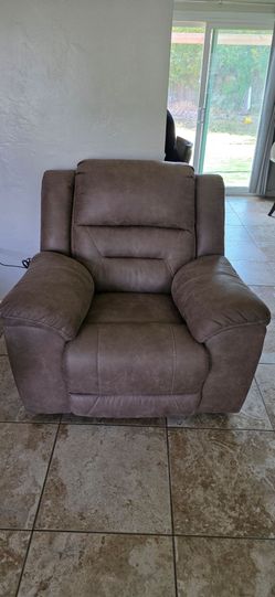 Powered recliner