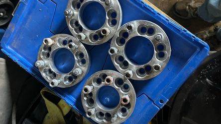 Four wheel lug adapters