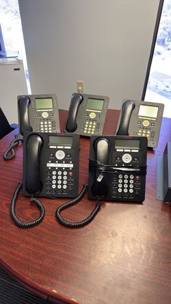 Avaya IP Office  w/ Combo Card & Phones