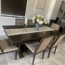 Dining Table  With 6 Chairs 