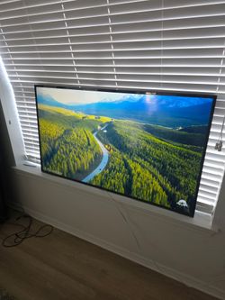 Large TV 60 INCH