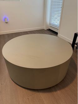 WEST ELM Volume Concrete Round Coffee Table (44")