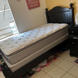 🥰TWIN SIZE  BEDROOM SET IN BLACK COLOR:  BED FRAME,  DRESSER  AND NIGHTSTAND 🥰