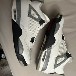 Vnds Jordan 4 White Cement Size 11.5
