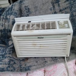 Haier 5000 Btu Air Conditioner/Window