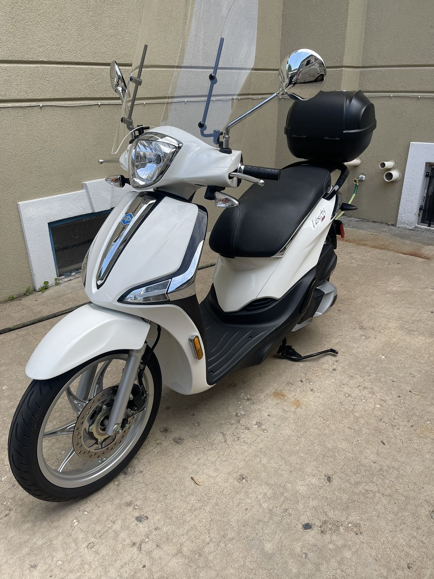 2021 150 CC Vespa Piago