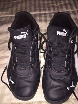 Authentic PUMA black sneakers size 4