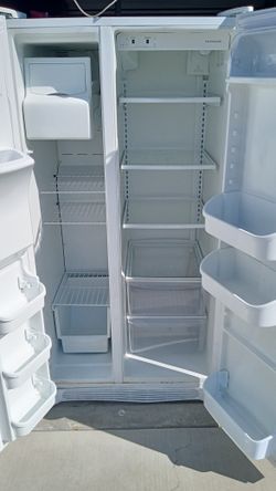 Side By Side Frigidaire Refrigerator And Freezer