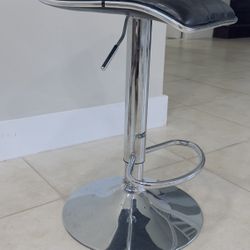 4 Bar Stools Dark Brown