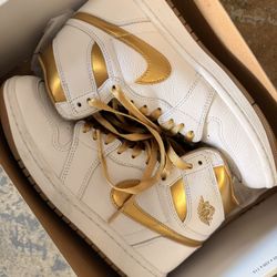 Air Jordan 1 Retro high OG “Metallic Gold” 