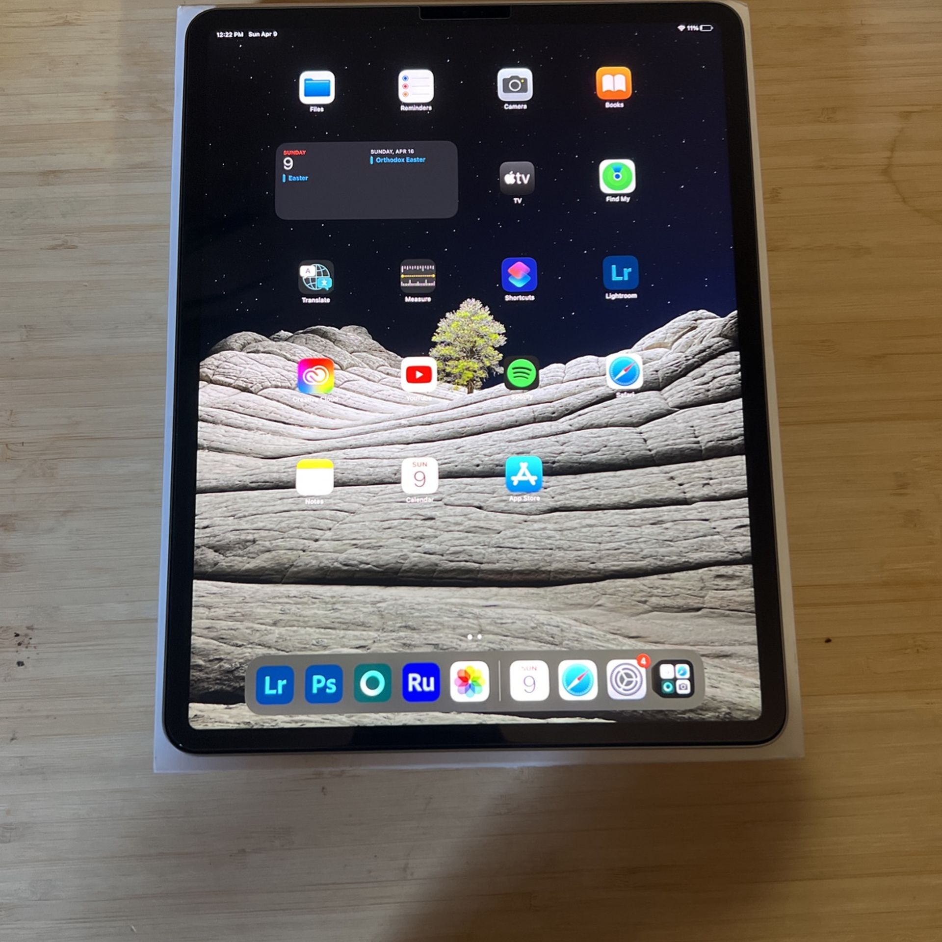 Ipad pro 128g 6th Gen 12.9inch Apple Pencil for Sale in Mesa, AZ