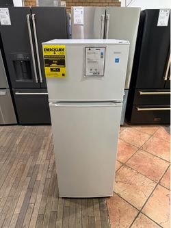 Danby 7.4 cu.ft Top Freezer Refrigerator - 🔥NEW INVENTORY🔥