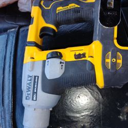 DeWalt 5/8 16mm SDS+ Rotary Hammer.