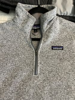 Woman small ATAGONIA zip up sweater/coat in excellent condition 45