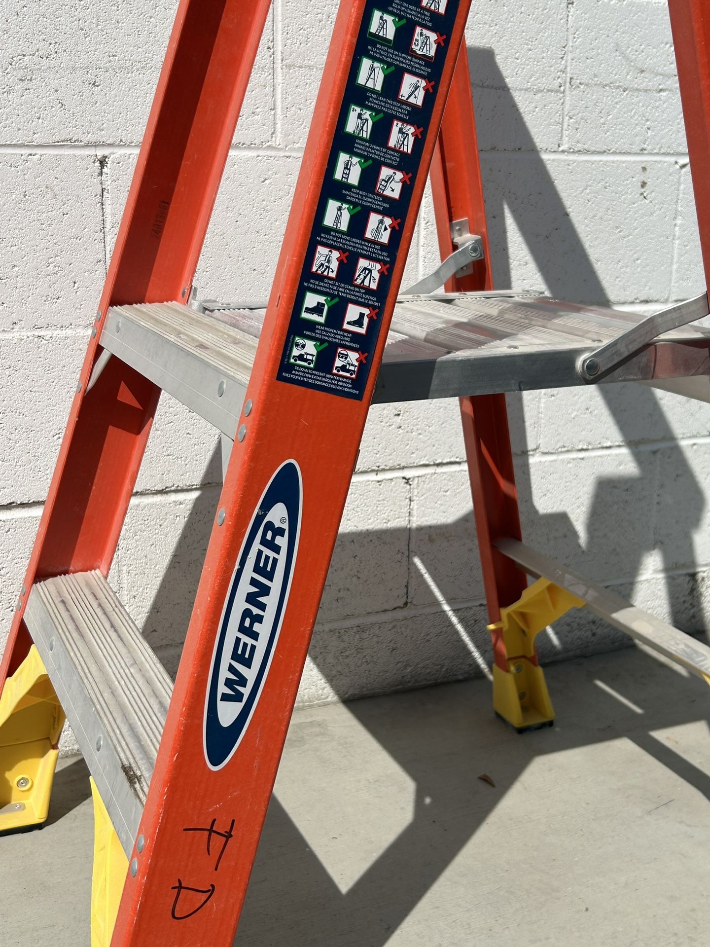 4ft Platform Ladder, OSHA Approved For Jobsites