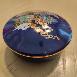 Vintage Cobalt Blue Japanese Katani Flower Cart Rickshaw Porcelain Trinket Box
