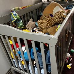 Crib With Changer 