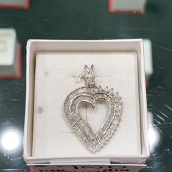 14k White Gold Diamond Heart Pendant 