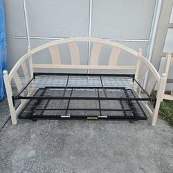 Twin Daybed Bed With Pop-up Trundle 